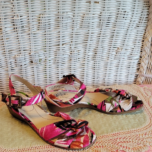 Life Stride Gorgeous Sandals - Picture 1 of 7